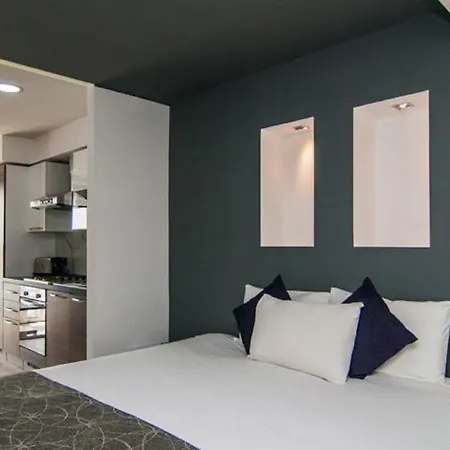 Pebbles Boutique 3*