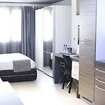 Pebbles Boutique 3*