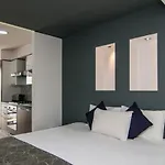 Pebbles Boutique 3*