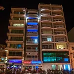 Pebbles Boutique 3*