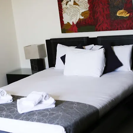 Pebbles Boutique Aparthotel 3*