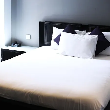 Pebbles Boutique スリーマ