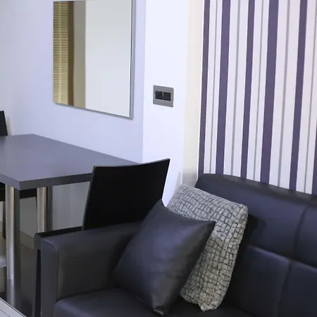 Pebbles Boutique スリーマ