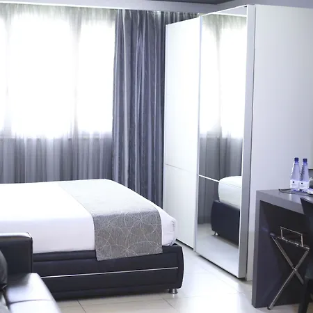 Pebbles Boutique Σλιέμα