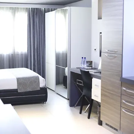 Pebbles Boutique 3*