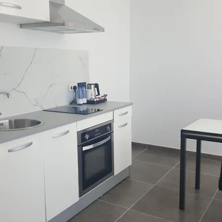 Pebbles Boutique スリーマ