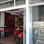 Pebbles Boutique 3*