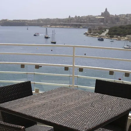 Pebbles Boutique Aparthotel 3*