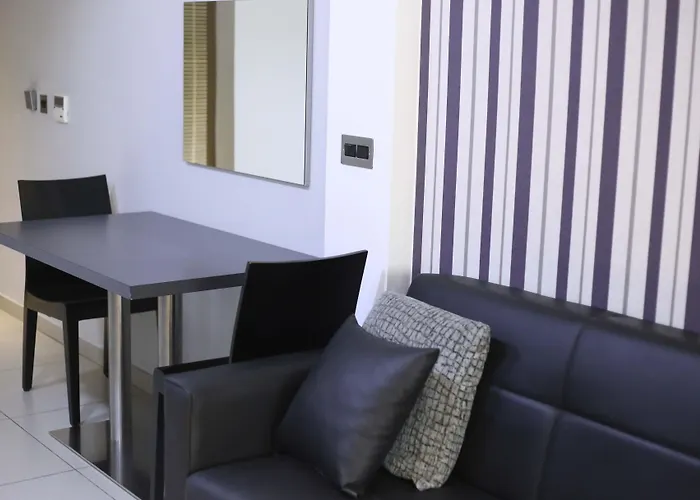 Pebbles Boutique סליאמה