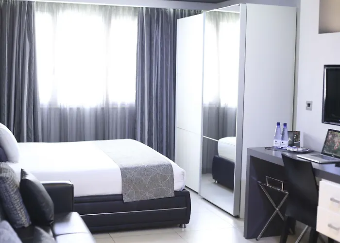 Pebbles Boutique סליאמה